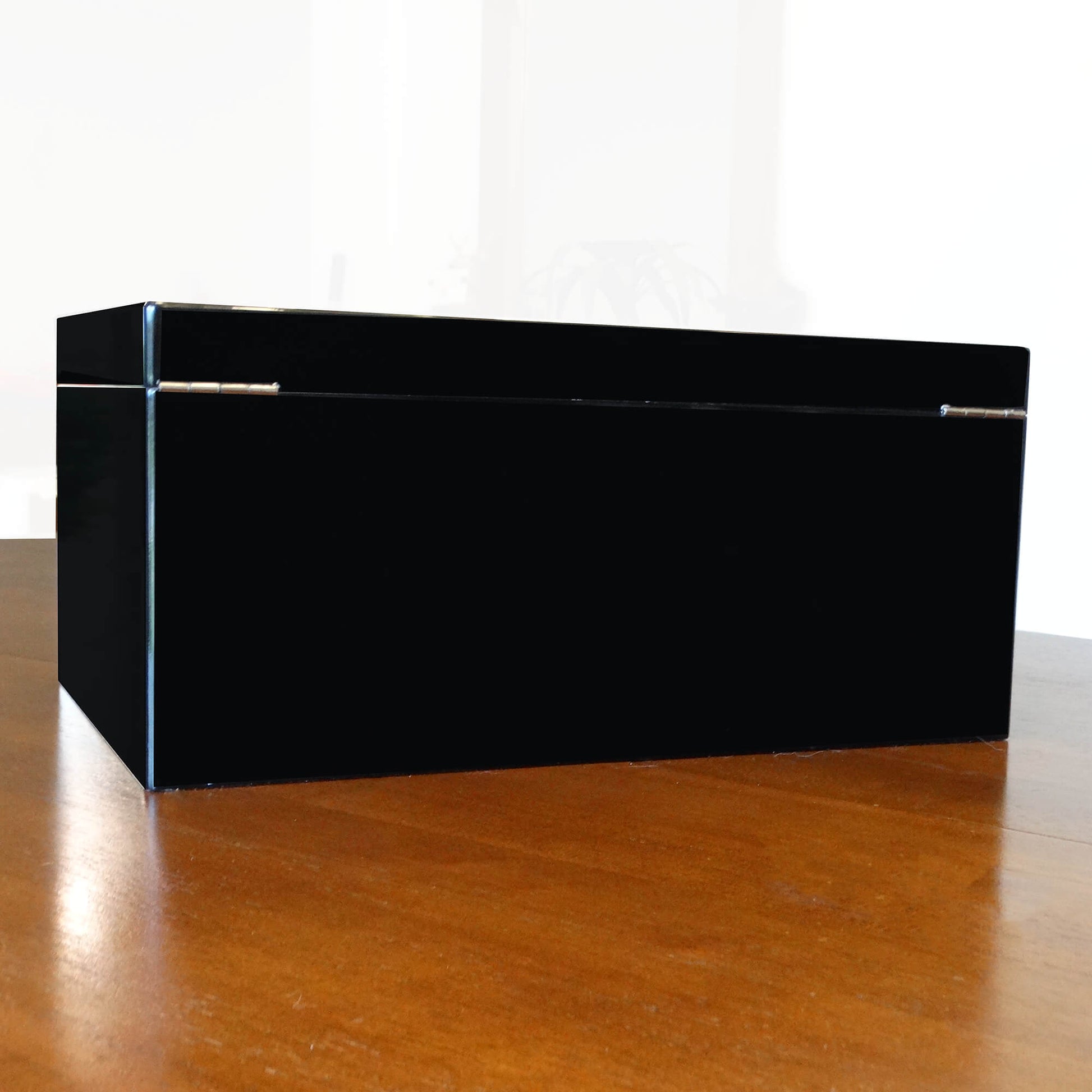 black-lacquer-humidor-back-view