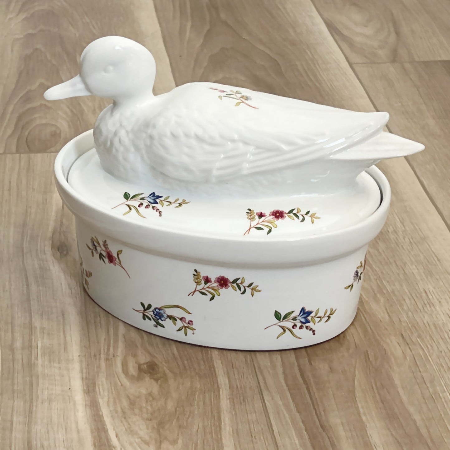 BIA-Cordon-Bleu-Duck-Covered-Casserole-Dish_FullView.-Shop-eBargainsAndDeals.com