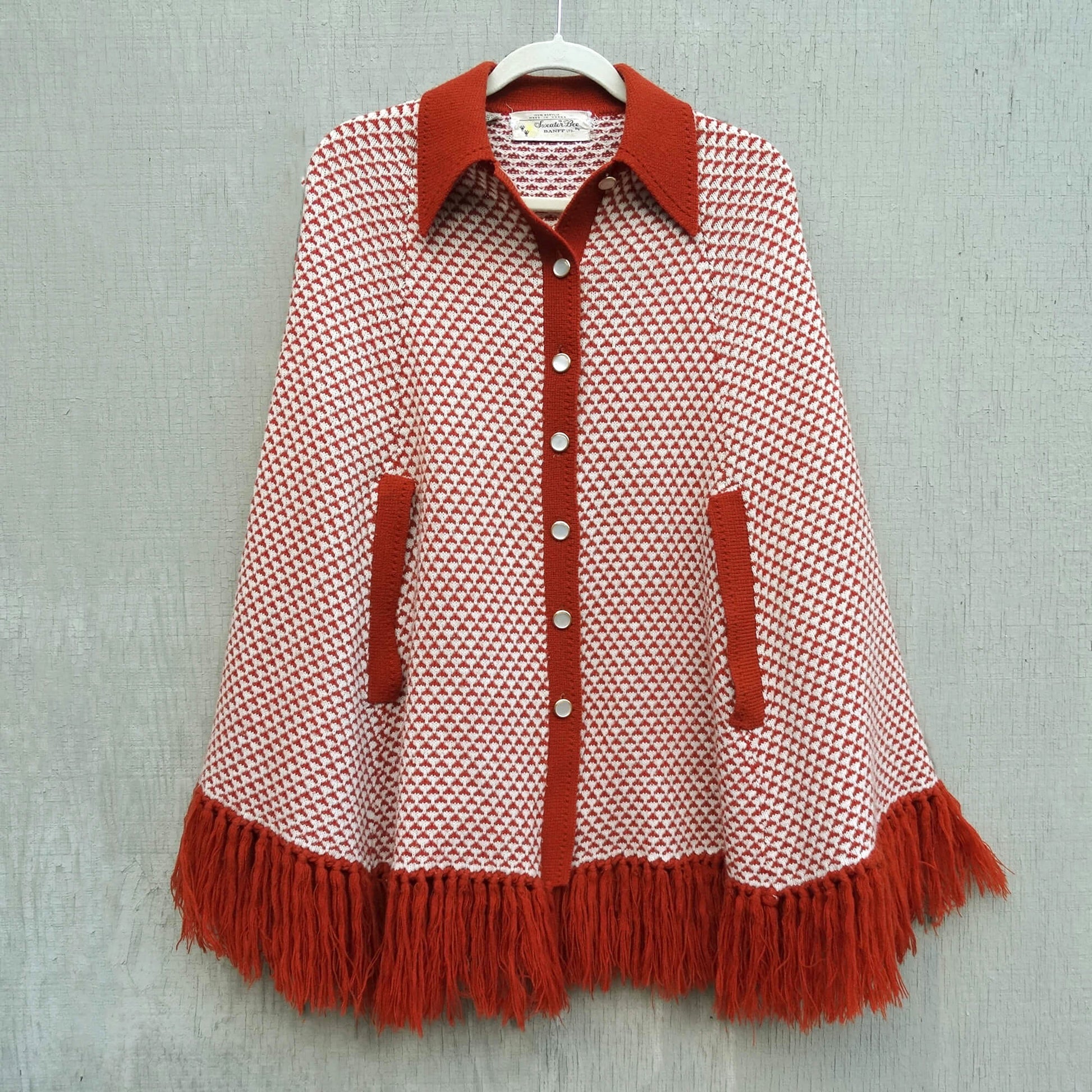 Sweater-Bee-Cape by-Banff.-Orange-and-White-Patterned.-Mother-of-Pearl-Buttons.-Fringed.-Shop-eBargainsAndDeals.com.