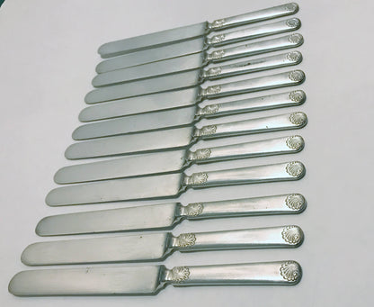Set of 12 Wm Rogers International Silver Dinner Knives, pattern INS192. 